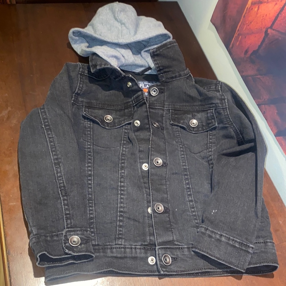 Boys black denim jacket with hood 🖤🤍. Great condition